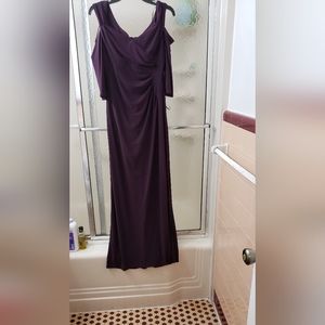 NWT R&M Richard's Maxi Gown; 8P Cold shoulder $85